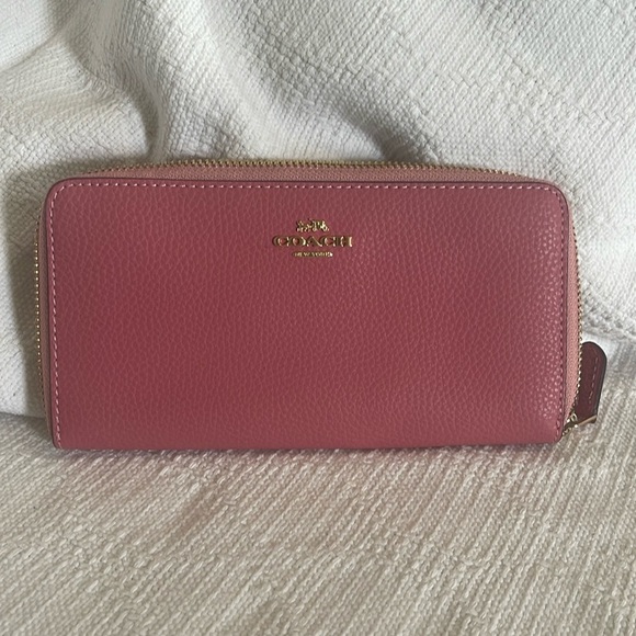 COACH - pebbled, leather accordion wallet- F16612 - NWT - Picture 1 of 8
